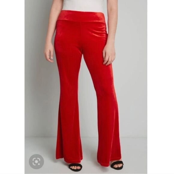 NWT ModCloth Loving the Luxe Life Velvet Flare leg Vibrant Hollyberry Red size M - Picture 10 of 12